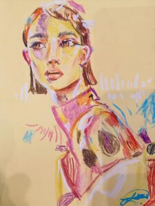 Portrait de trois quarts d une jeune fille au regard tourne vers le spectateur, travaille au pastel sec dans des tons jaunes, roses et orange sur papier creme.